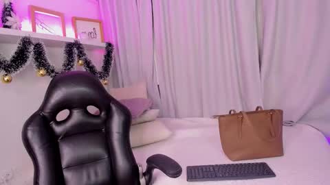 Emmy Heart online show from 01/06/26, 03:43