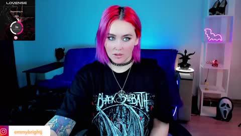 Snapshot of emmybrightj_ chatting on 01/23/25, 02:02 Emmy Bright     50  online show from 01/23/25, 02:02