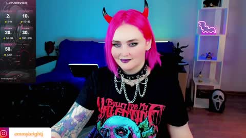 Snapshot of emmybrightj_ chatting on 01/28/25, 01:50 Emmy Bright     50  online show from 01/28/25, 01:50