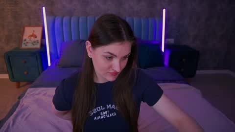 E M M Y online show from 04/05/26, 05:37