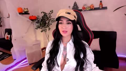 Snapshot of emmyevans1 chatting on 10/08/25, 08:28 Emmy Evans online show from 10/08/25, 08:28