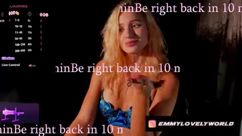 Snapshot of emmyfoxx_ chatting on 10/16/25, 11:17 Emmy online show from 10/16/25, 11:17