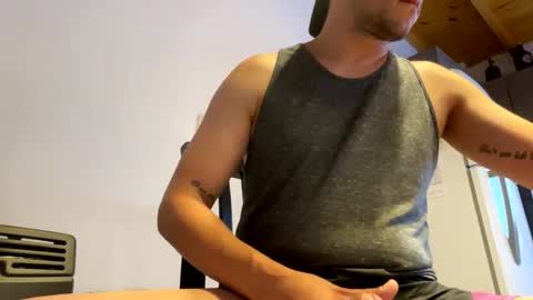 Snapshot of emoladyboy chatting on 01/02/25, 04:35 EMO online show from 01/02/25, 04:35