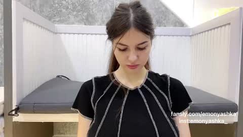 Snapshot of emonyashka chatting on 02/12/25, 05:37 Emo online show from 02/12/25, 05:37