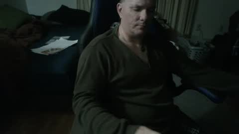 Snapshot of emsguy1 chatting on 01/03/25, 06:33 Matt online show from 01/03/25, 06:33