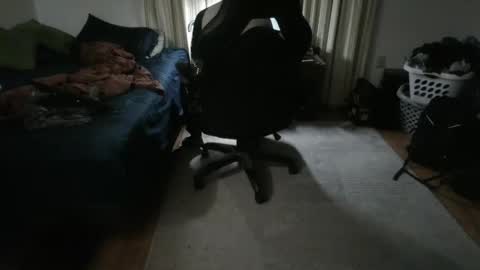 Snapshot of emsguy1 chatting on 11/01/25, 03:19 Matt online show from 11/01/25, 03:19