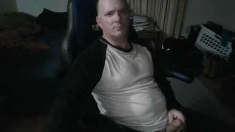 Snapshot of emsguy1 chatting on 11/09/25, 04:22 Matt online show from 11/09/25, 04:22