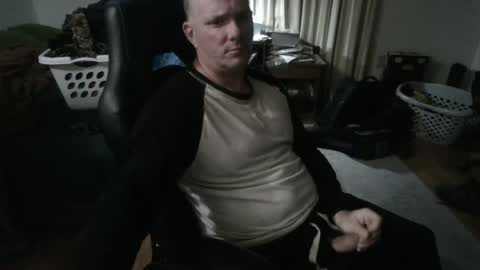 Snapshot of emsguy1 chatting on 11/10/25, 04:44 Matt online show from 11/10/25, 04:44