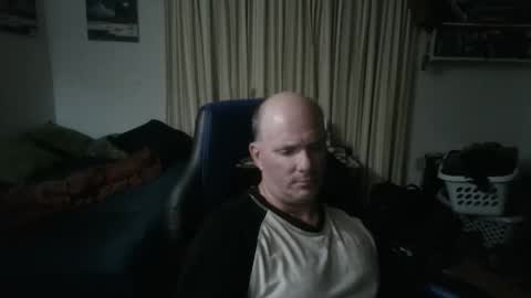 Snapshot of emsguy1 chatting on 11/22/25, 04:44 Matt online show from 11/22/25, 04:44