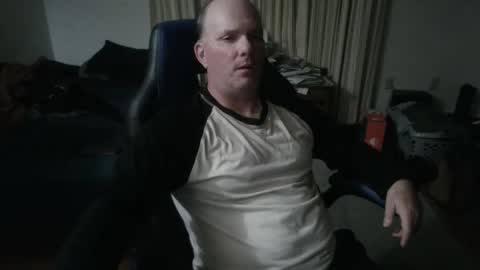 Snapshot of emsguy1 chatting on 01/11/26, 04:06 Matt online show from 01/11/26, 04:06