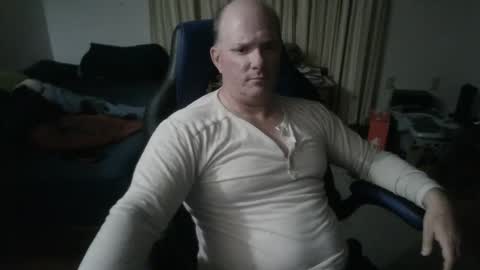 Snapshot of emsguy1 chatting on 01/12/26, 06:18 Matt online show from 01/12/26, 06:18