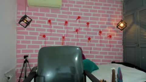 Emy online show from 03/06/25, 09:53