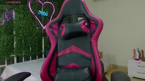 Emy online show from 03/22/26, 01:58