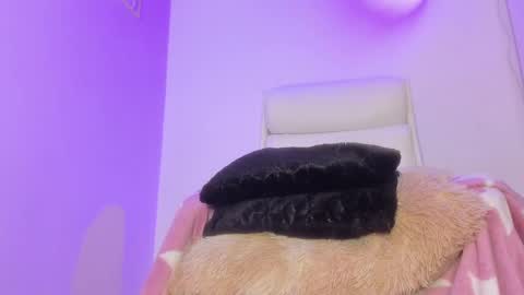 Snapshot of emy_colee chatting on 01/16/25, 11:04 Emy online show from 01/16/25, 11:04