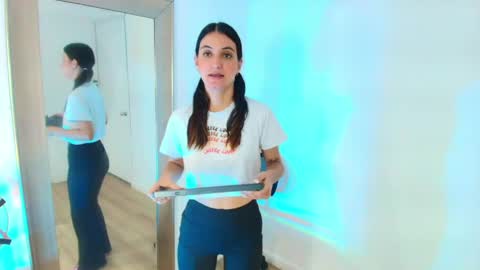 EMY FERRER online show from 04/11/26, 03:33
