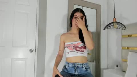 Snapshot of emy_ferrer_ chatting on 07/11/26, 04:32 EMY FERRER online show from 07/11/26, 04:32