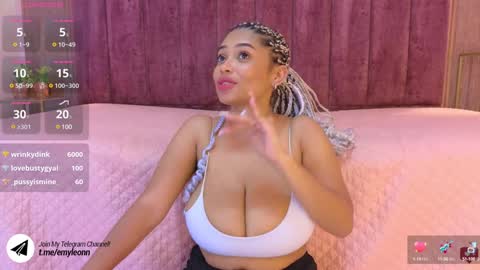 Snapshot of emy_leon chatting on 01/11/25, 10:40 Emy online show from 01/11/25, 10:40