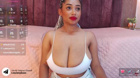 Snapshot of emy_leon chatting on 01/17/25, 10:56 Emy online show from 01/17/25, 10:56