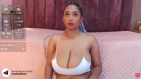 Snapshot of emy_leon chatting on 01/18/25, 05:10 Emy online show from 01/18/25, 05:10
