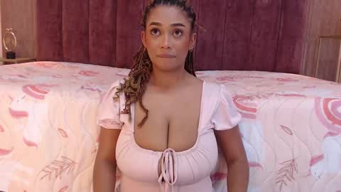 Snapshot of emy_leon chatting on 03/02/25, 07:45 Emy online show from 03/02/25, 07:45
