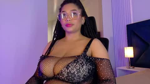Snapshot of emy_leon chatting on 09/20/25, 10:44 Emy online show from 09/20/25, 10:44