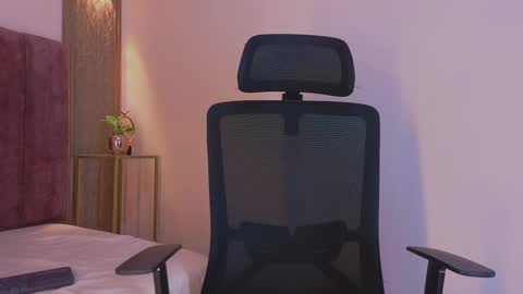 Emy online show from 11/10/25, 08:19