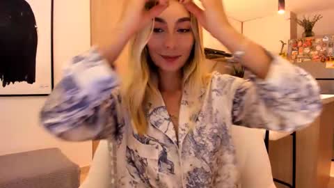 emyconneer online show from 02/15/25, 03:20