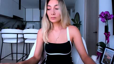 emyconneer online show from 03/02/25, 07:12