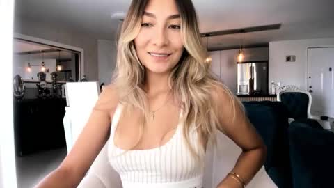 emyconneer online show from 01/07/26, 04:09