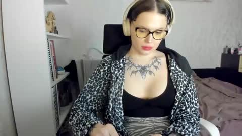 Snapshot of emydeliro chatting on 04/18/26, 06:45 emydeliro online show from 04/18/26, 06:45