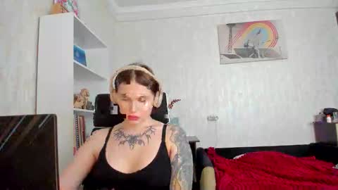 Snapshot of emydeliro chatting on 05/04/26, 01:18 emydeliro online show from 05/04/26, 01:18