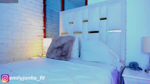 EMYLY  online show from 02/21/25, 09:32