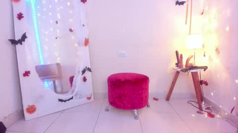 EMYLY  online show from 10/14/25, 10:10