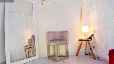 EMYLY  online show from 11/25/25, 08:09