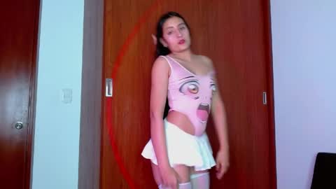 Snapshot of emysofia chatting on 05/13/26, 06:44 SOFI online show from 05/13/26, 06:44