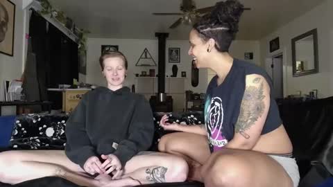 Snapshot of enby_dykes chatting on 01/09/25, 04:08 Cedar redhead and River brunette online show from 01/09/25, 04:08