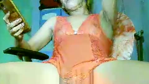 CHUN LY online show from 09/27/25, 05:23