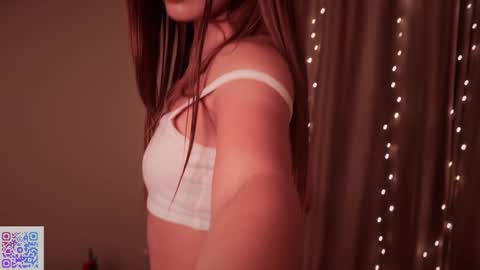 Snapshot of endlessmia chatting on 01/01/25, 02:30 Mia online show from 01/01/25, 02:30