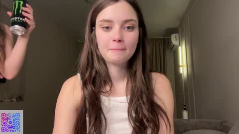 Snapshot of endlessmia chatting on 01/29/25, 12:54 Mia online show from 01/29/25, 12:54