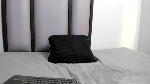 endrick_23 online show from 04/19/26, 06:10