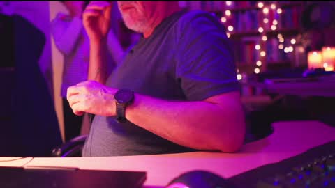 Snapshot of energybra chatting on 12/15/24, 08:15 uk online show from 12/15/24, 08:15