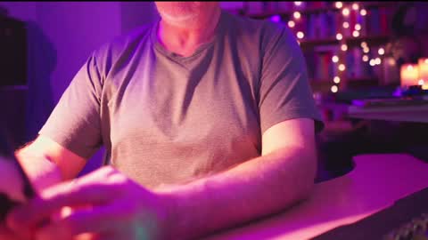 Snapshot of energybra chatting on 12/24/24, 11:55 uk online show from 12/24/24, 11:55