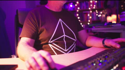 Snapshot of energybra chatting on 01/04/25, 04:01 uk online show from 01/04/25, 04:01