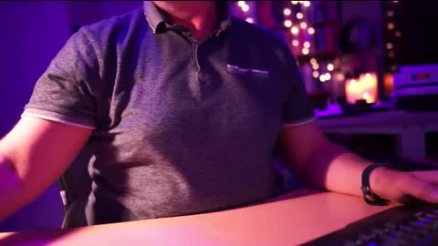 Snapshot of energybra chatting on 09/24/25, 10:35 uk online show from 09/24/25, 10:35