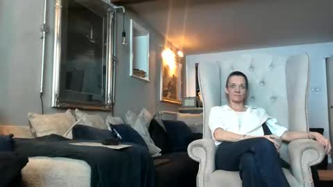 englishcouple81 online show from 03/08/26, 05:00