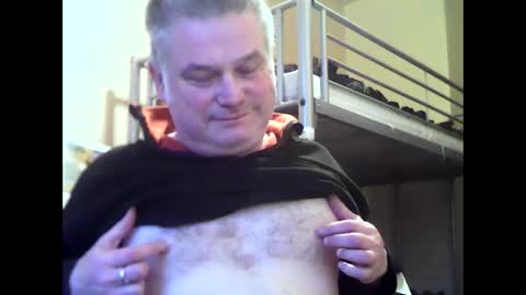 Snapshot of englishguysurrey chatting on 12/26/24, 08:18 englishguysurrey online show from 12/26/24, 08:18