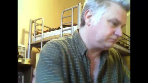 Snapshot of englishguysurrey chatting on 01/12/25, 03:36 englishguysurrey online show from 01/12/25, 03:36