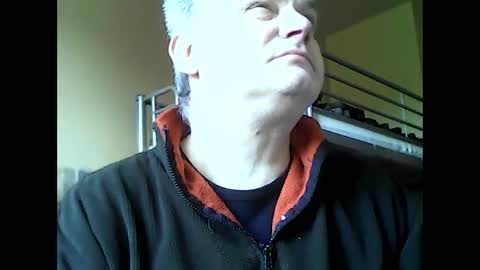 Snapshot of englishguysurrey chatting on 01/15/25, 09:56 englishguysurrey online show from 01/15/25, 09:56