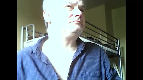 Snapshot of englishguysurrey chatting on 03/04/25, 01:17 englishguysurrey online show from 03/04/25, 01:17