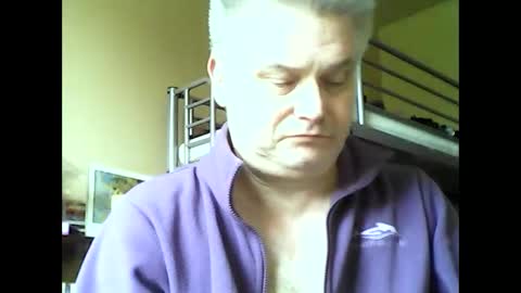 Snapshot of englishguysurrey chatting on 03/09/25, 12:20 englishguysurrey online show from 03/09/25, 12:20